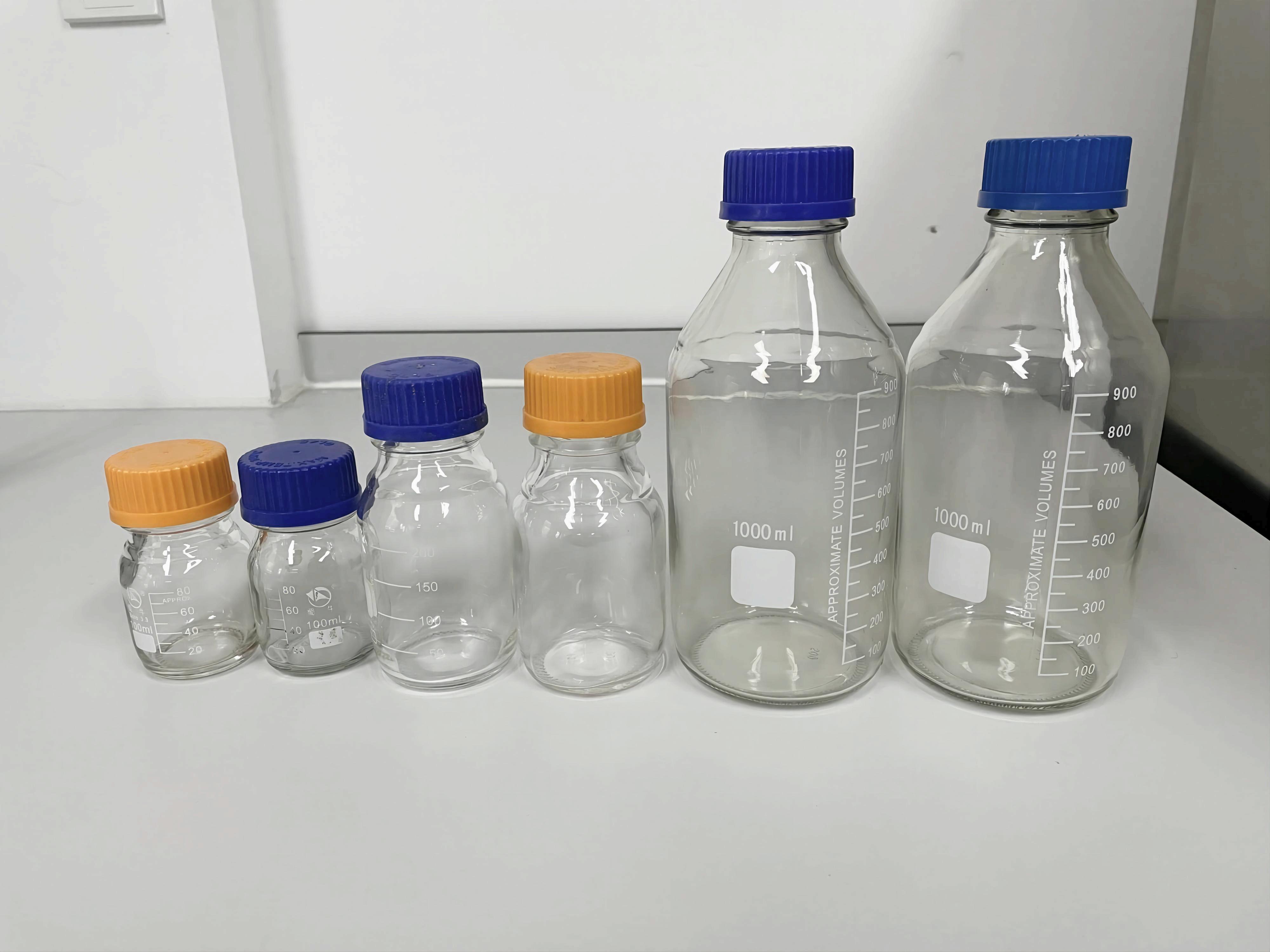 喜瓶者洗瓶機(jī)是如何清洗藍(lán)蓋瓶的？